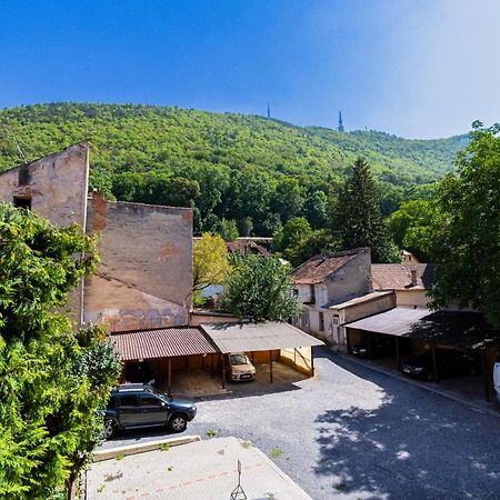 Black Gate - Quiet Studio In The Heart Of Old Town With Free Private Secured Parking Брашов Екстер'єр фото
