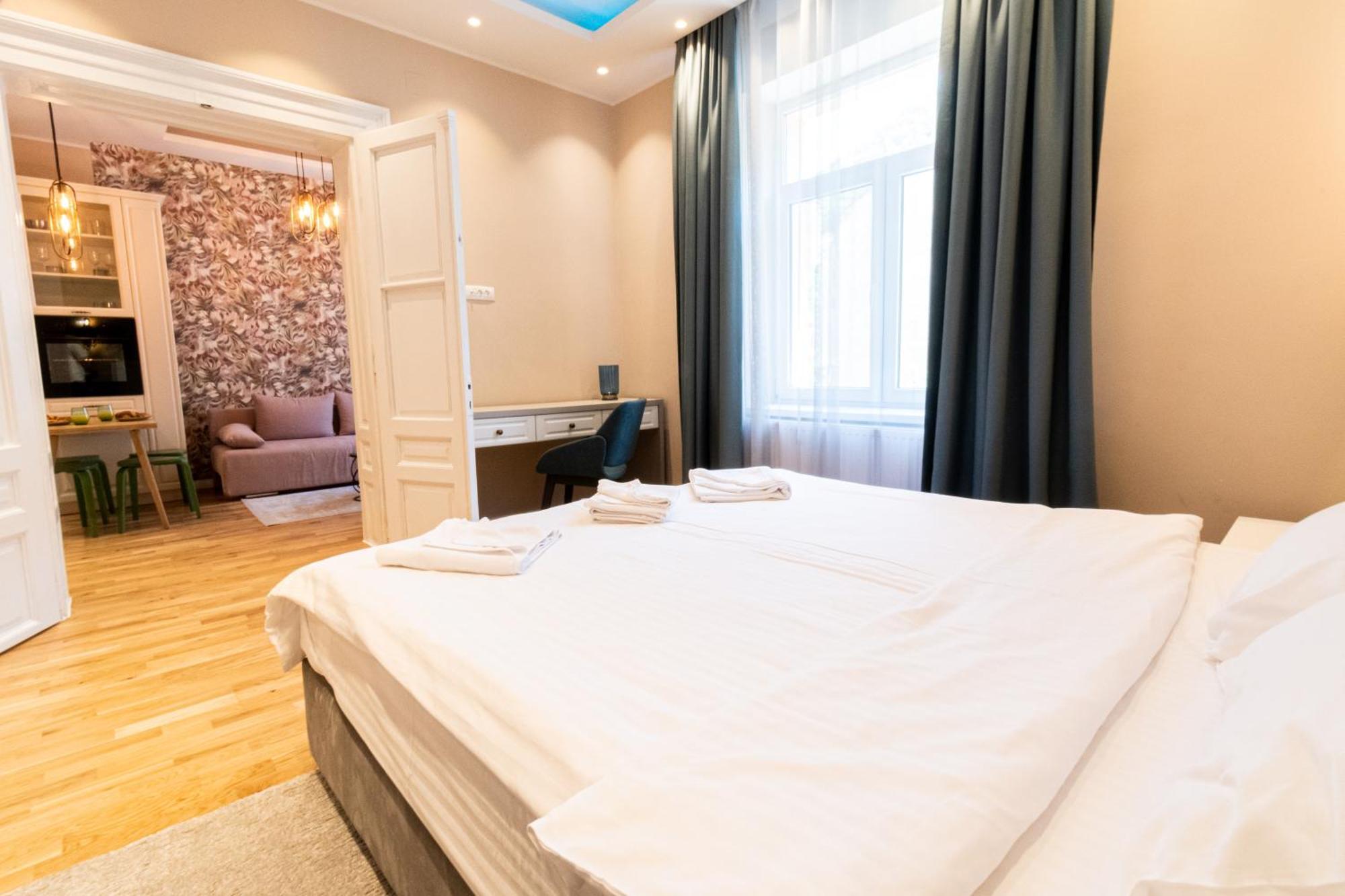 Black Gate - Quiet Studio In The Heart Of Old Town With Free Private Secured Parking Брашов Екстер'єр фото