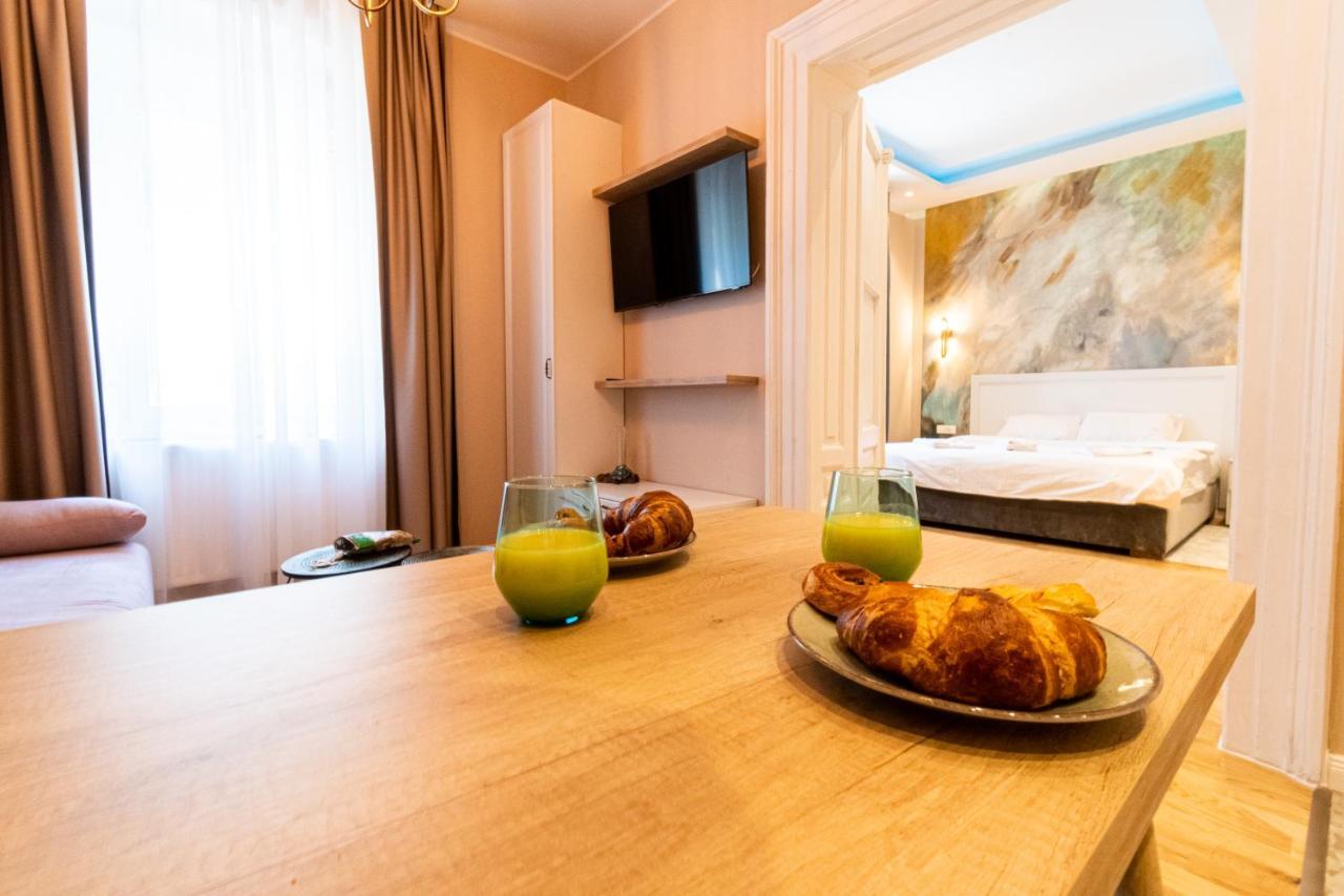 Black Gate - Quiet Studio In The Heart Of Old Town With Free Private Secured Parking Брашов Екстер'єр фото