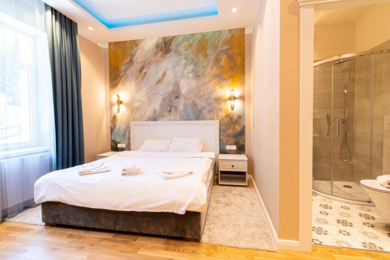 Black Gate - Quiet Studio In The Heart Of Old Town With Free Private Secured Parking Брашов Екстер'єр фото