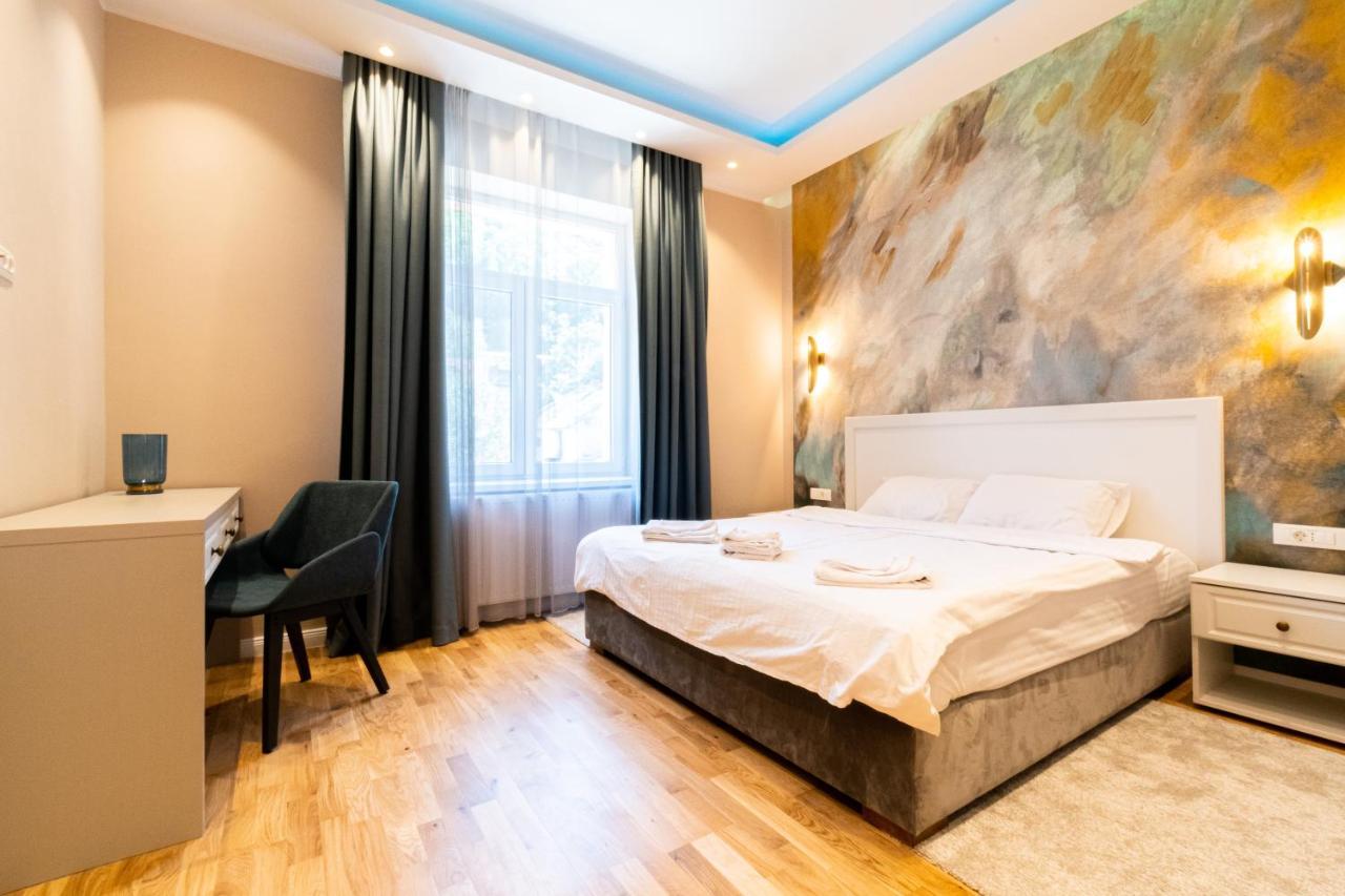 Black Gate - Quiet Studio In The Heart Of Old Town With Free Private Secured Parking Брашов Екстер'єр фото
